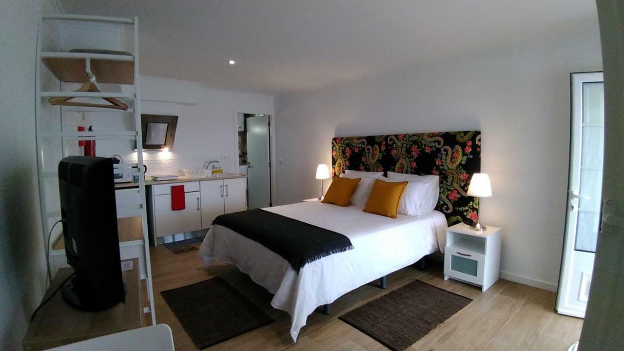 Vistalmar Sao Martinho Bed & Breakfast São Martinho do Porto Exterior photo